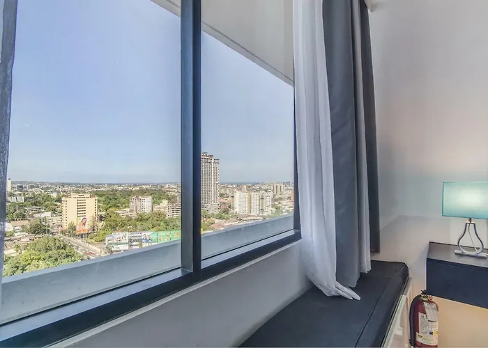 Cozy Near It Park With 32-inch Samsung Hdtv Apartment