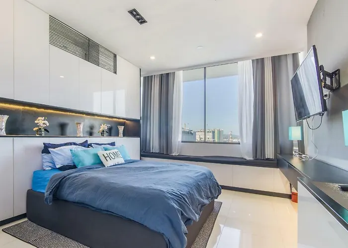 Cozy Near It Park With 32-inch Samsung Hdtv Apartment