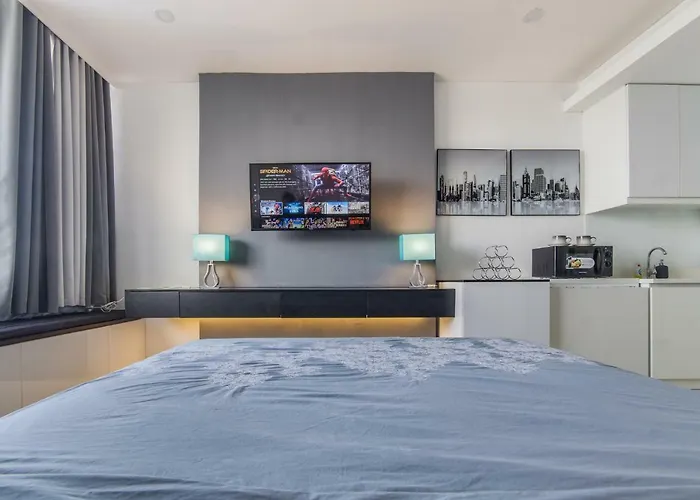 Cozy Near It Park With 32-inch Samsung Hdtv Apartment